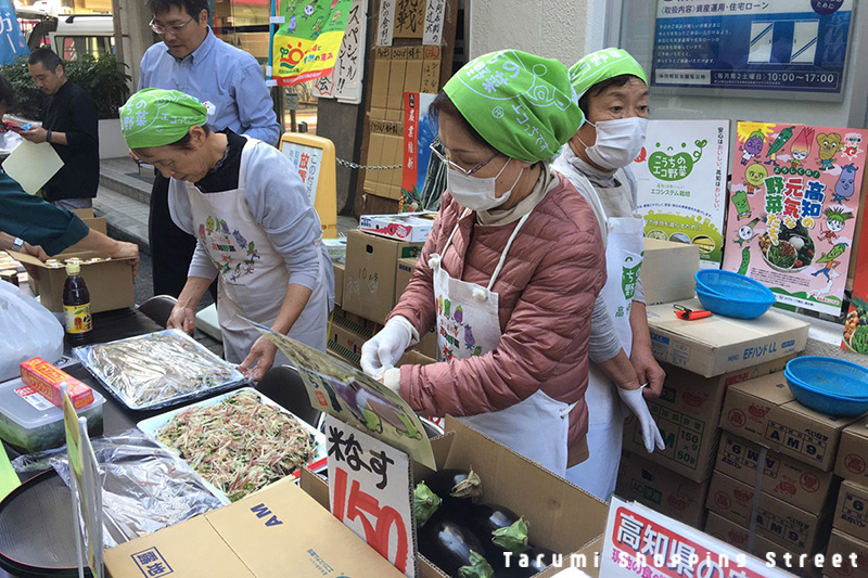 今回は高知JAから特産品試食･販売コーナーが初出店